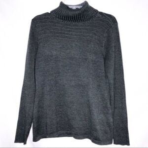 DAISY FUENTES TOP SIZE LARGE  
